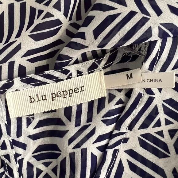 Blu Pepper Navy Geometric Cutout Back Long Sleeve Top Size Medium NWT - Picture 5 of 9